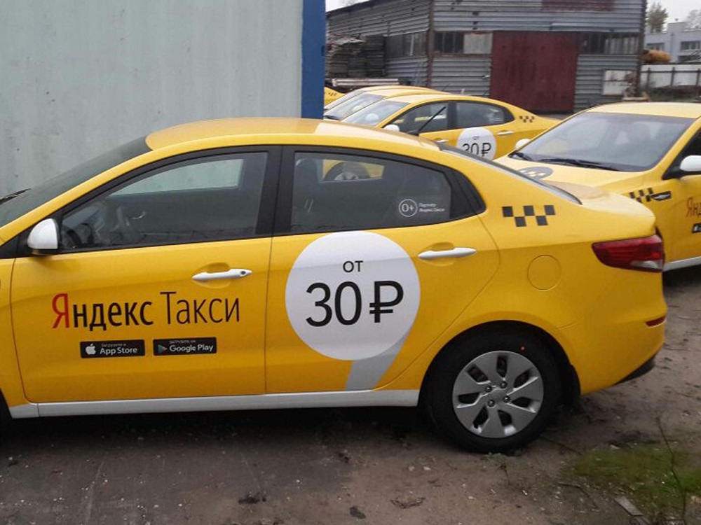 okleyka-taxi-v-Moskve